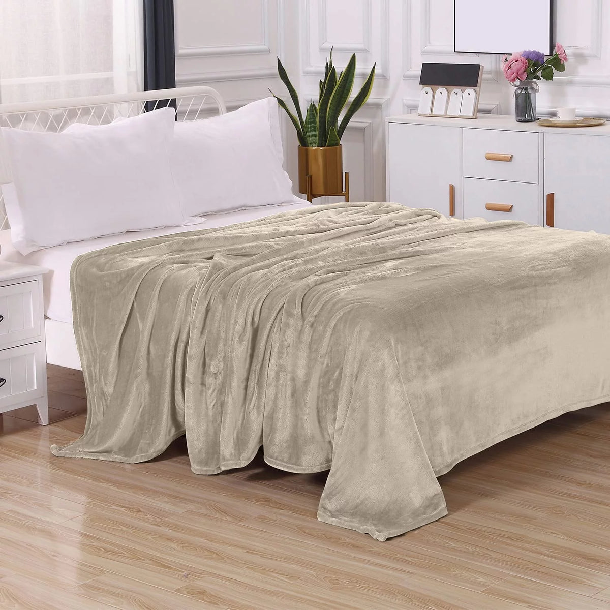 Cream Full/Queen Flannel Fleece Blanket I946134