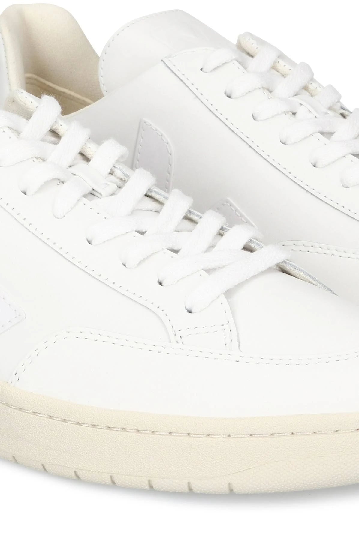 White V-12 Trainers S68695