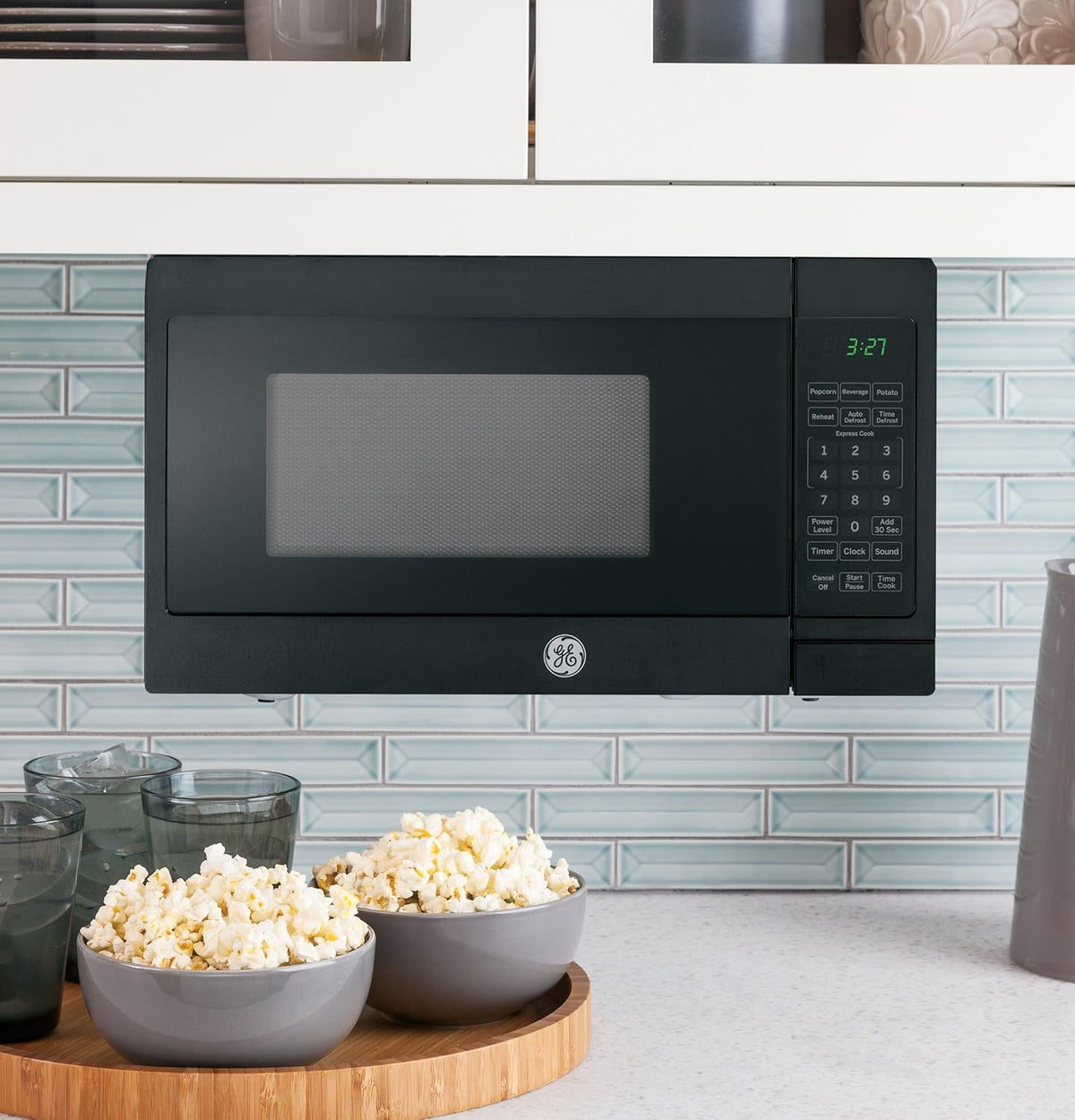 0.7 Cu Ft 700 Watts Black Microwave Oven J8359