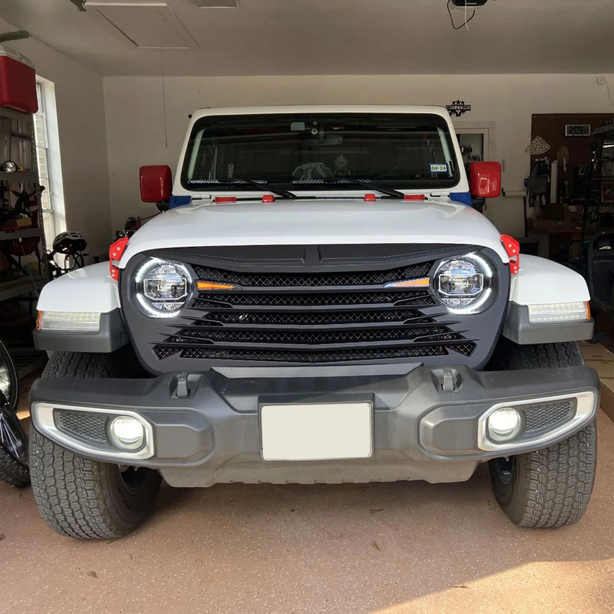 Grille with DRL K761